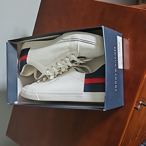 Cute Sneaks! - Picture 5 of 5